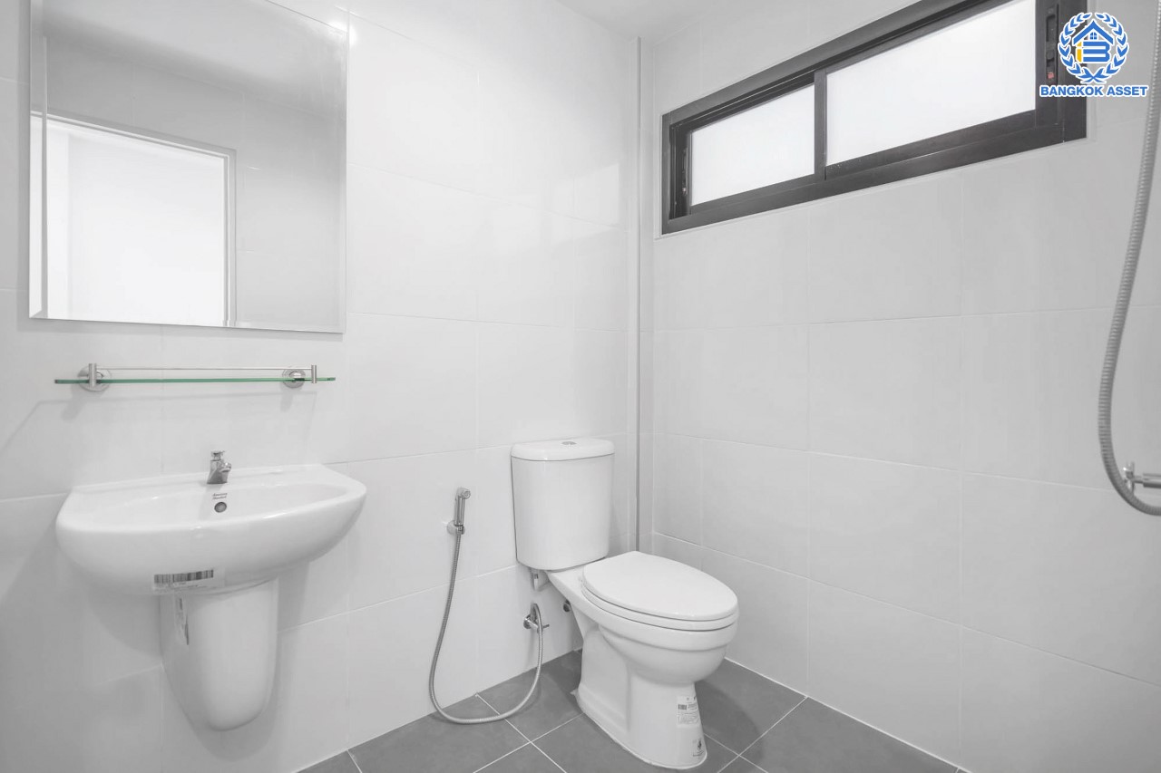 บ้านมือสองตกแต่งใหม่ ม.นันทนาการ์เด้นท์2 รัตนาธิเบศร์-ท่าอิฐ ทาวน์เฮ้าส์หลังใหญ่ ห้องริม แบรนด์ Property Perfect เนื้อที่ 34.5 ตร.ว. ฟังก์ชัน 2 ห้องนอน 2 ห้องน้ำ บนทำเลเดินทางสะดวก เชื่อมต่อหลายเส้นทาง ใจกลาง 2 เซ็นทรัลฯ เพียง 5 นาทีถึงรถไฟฟ้า "สถานีบางรักน้อยท่าอิฐ"